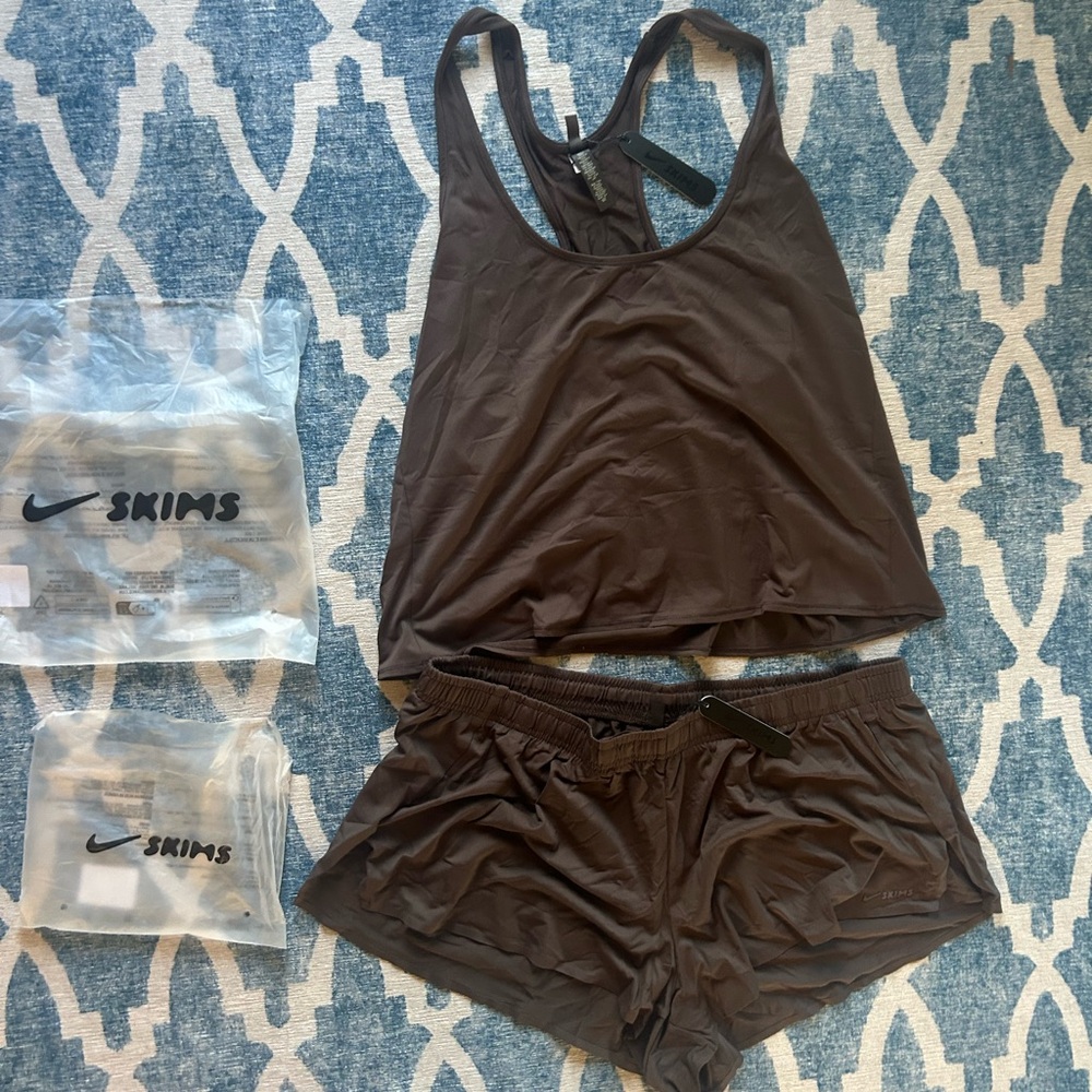 NikeSKIMS Airy Racerback Tank & Mini Short- Dark Sepia - XL